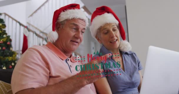 Animación Feliz Texto Navidad Sobre Pareja Ancianos Caucásicos Con Sombreros — Vídeos de Stock
