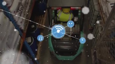 Depodaki beyaz erkek işçilerin ikonlarla olan bağlantılarının animasyonu. Küresel gönderim, dağıtım ve bağlantılar konsepti dijital olarak oluşturulmuş video.