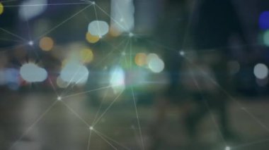 Bokeh etkisi ve caddelerde yürüyen insanların orta kesimleriyle bağlantılı noktaların animasyonu. Dijital olarak üretilmiş, hologram, aydınlanmış, bulanık, ışık, iletişim ve teknoloji konsepti