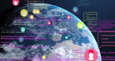 Dijital simgelerin ve veri işlemenin tüm dünyada canlandırılması. Küresel hesaplama, dijital arayüz ve veri işleme kavramı dijital olarak oluşturulmuş video.