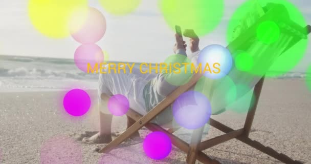 Animación Feliz Texto Navideño Sobre Hombre Birracial Mayor Playa Navidad — Vídeos de Stock