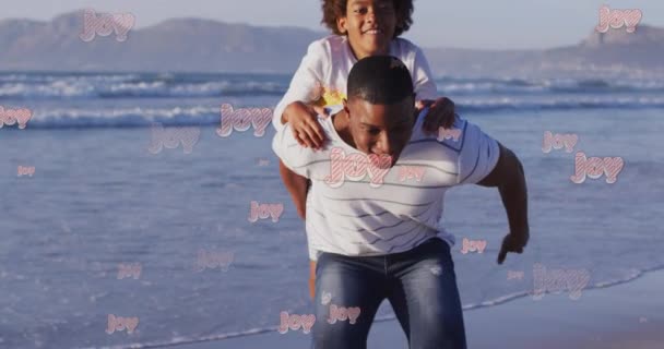 Animazione Auguri Natalizi Testo Sopra Afroamericano Con Figlio Spiaggia Natale — Video Stock