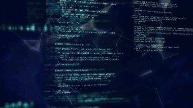 Dünya üzerindeki programlama dilinin animasyonu ve geometrik şekiller oluşturan noktalar. Dijital olarak üretilmiş, hologram, küreselleşme, kodlama, makine öğrenme, iletişim ve teknoloji kavramı.