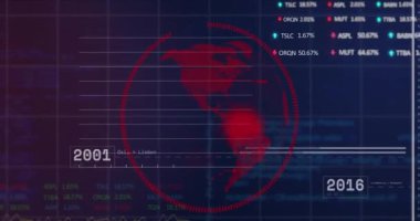 Mavi zemin üzerinde veri işleme ve küre animasyonu. Küresel iş, finans ve dijital arayüz kavramı dijital olarak oluşturulmuş video.