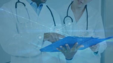 İki farklı doktor üzerinde bağlantı ağının animasyonu. Küresel tıp kavramı dijital video oluşturuldu.