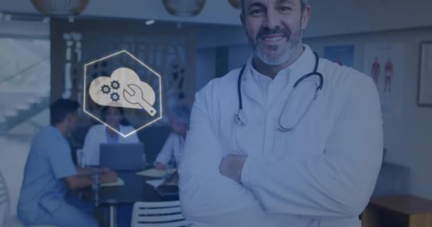 与高加索男医生相比的医学形象下降的动画 全球医学概念数码视频制作 — 图库视频影像