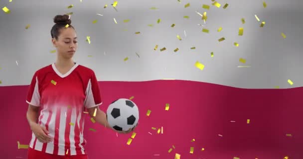 Poland Bayrağı Üzerinde Çift Irklı Kadın Futbolcunun Canlandırması Küresel Spor — Stok video