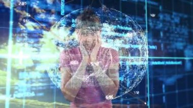 Beyaz kadın bağlantıları ağının animasyonu. Küresel veri işleme ve bağlantılar konsepti dijital olarak oluşturulmuş video.