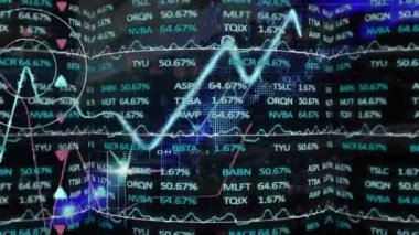 Siyah arkaplan üzerinde veri işleme animasyonu. Küresel iş, finans ve dijital arayüz kavramı dijital olarak oluşturulmuş video.