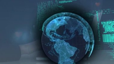 Küresel animasyon, programlama dili, dizüstü bilgisayarda yazan işadamlarının kesilmiş elleri üzerine simgeler. Dijital bileşik, çoklu pozlama, küreselleşme, kodlama, girişimci ve teknoloji konsepti.