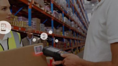 Kafkasyalı bir depo çalışanı grubu üzerinden bağlantı ağının animasyonu. Küresel iş ve bağlantılar kavramı dijital oluşturulmuş video.