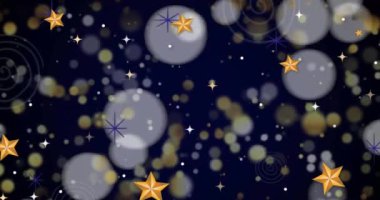 Yılbaşı karının ve yıldızların siyah arka plana düşüşünün animasyonu. Noel, kış, şenlik, gelenek ve dijital olarak üretilen video konsepti.