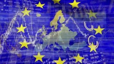 Veri işleme ve Avrupa haritası üzerinde eu bayrağının canlandırılması. Küresel finansman, iş ve dijital arayüz kavramı dijital olarak oluşturulmuş video.