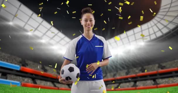 スタジアム上の出生女性サッカー選手のアニメーション グローバルスポーツ 愛国心とデジタルインターフェイスの概念デジタル生成されたビデオ — ストック動画