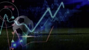 Erkek futbolcunun topa vuruşunun alt kısmındaki veri işleme animasyonu. Spor teknolojisi kavramı