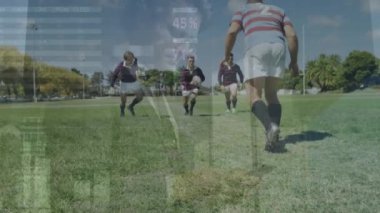 Çeşitli ragbi oyuncuları ve iş adamları üzerinde finansal veri işleme animasyonu. Küresel spor, sağlık ve dijital arayüz kavramı dijital olarak oluşturulmuş video.