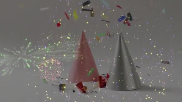 コンフェッティとパーティの帽子のアニメーション 大晦日 クリスマス お祭り お祝い 伝統的なコンセプトデジタルで生成されたビデオ — ストック動画