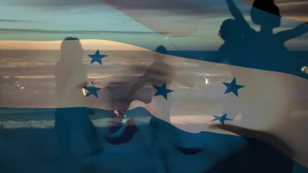 Animation Drapeau Des Honduras Sur Divers Amis Avec Des Étincelles — Video