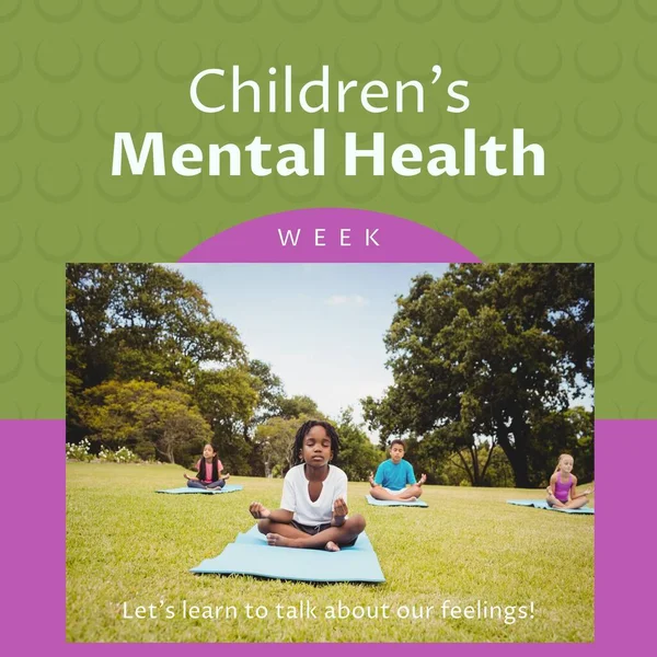 公園でヨガを練習している子供たちの精神保健週間のテキストと子供たちの構成 子供の心の健康の週 小児期と精神的な健康意識の概念は デジタル画像を生成 — ストック写真
