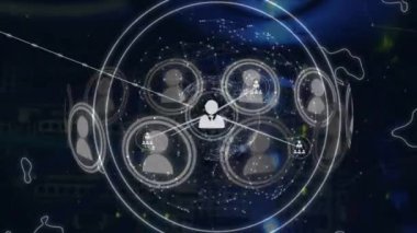 Siyah arkaplanda veri işleme üzerine simgelerle bağlantı ağının animasyonu. Dijital olarak oluşturulmuş küresel bağlantılar, teknoloji ve dijital arayüz kavramı.