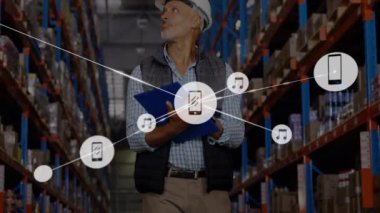 Depodaki Kafkas erkek işçilerle olan bağlantıların animasyonu. Küresel iş ve dijital arayüz kavramı dijital olarak oluşturulmuş video.