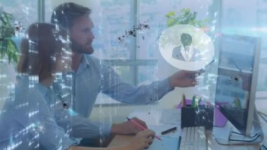 Kafkasyalı iş adamları üzerindeki simgelerle bağlantı ağının animasyonu. Küresel iş, bağlantılar, dijital arayüz ve dijital olarak oluşturulmuş veri işleme kavramı.