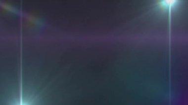 Siyah arka planda ışık noktaları ve izlerin canlandırılması. Işık, şablon ve hareket konsepti dijital olarak oluşturulmuş video.