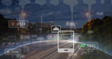 Şehir manzarası üzerinde veri işleme animasyonu. küresel iş ve dijital arayüz kavramı dijital olarak oluşturulmuş video.