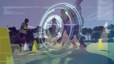 Veri işleme ve yuvarlak tarayıcının animasyonu bayan futbolcu eğitiminde. Spor ve iş teknolojisi kavramı