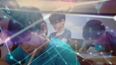 Çeşitli okul çocukları arasında bağlantı ağının animasyonu. Dijital olarak oluşturulmuş küresel bağlantılar, eğitim ve dijital arayüz kavramı.