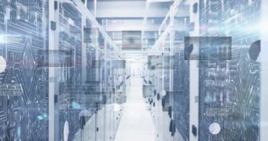 Sunucu odasında veri işleme animasyonu. küresel teknoloji, bilgisayar ve dijital arayüz kavramı dijital olarak oluşturulmuş video.