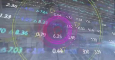 Kafkas erkek işçilerin atölyedeki veri işleme animasyonları. Küresel iş ve dijital arayüz kavramı dijital olarak oluşturulmuş video.