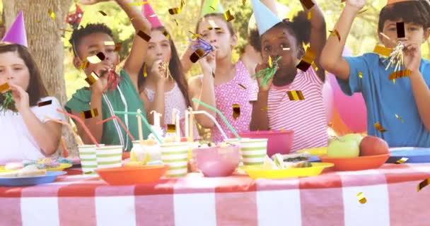 Animation Von Konfetti Über Diverse Kinder Bei Geburtstagsfeier Party Feier — Stockvideo
