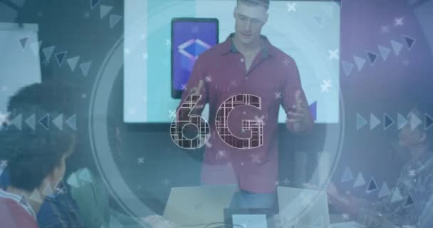 多様なビジネス人に対するデータ処理と6Gテキストのアニメーション グローバルビジネスとデジタルインターフェースの概念デジタル生成されたビデオ — ストック動画