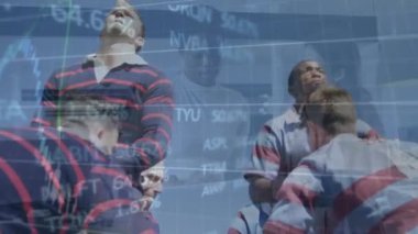 Çeşitli ragbi oyuncuları ve iş adamları üzerinde finansal veri işleme animasyonu. Küresel spor, sağlık ve dijital arayüz kavramı dijital olarak oluşturulmuş video.