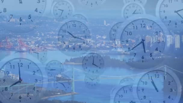 Animacja Ruchomych Zegarów Nad Miejskim Krajobrazem Koncepcja Globalnego Biznesu Informatyki — Wideo stockowe