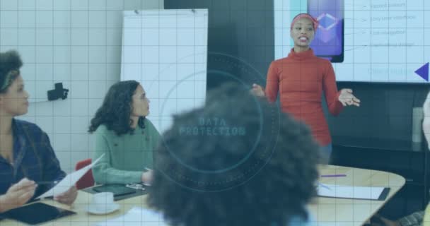 Animação Processamento Dados Segurança Cibernética Sobre Mulher Afro Americana Dando — Vídeo de Stock