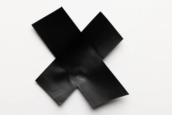 Křížový Tvar Černá Maskovací Páska Bílém Pozadí Abstraktní Papírová Textura — Stock fotografie