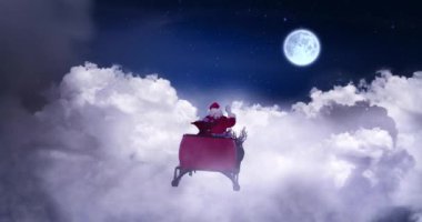Noel Baba 'nın kızakta, bulutların ve dolunayın üzerinde ren geyikleriyle canlandırılması. Noel, şenlik, kutlama ve gelenek konsepti dijital olarak oluşturuldu.