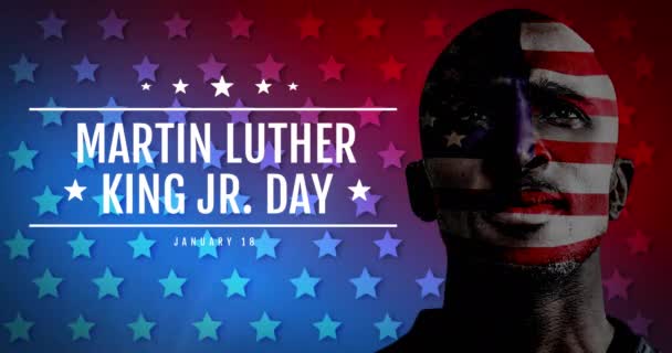 星とアフリカ系アメリカ人の男についてのマーティン ルーサー キングの日のテキストのアニメーション マーティン ルーサー キングの日とお祝いのコンセプトをデジタルで — ストック動画