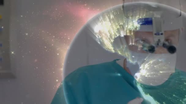 우주에서 지구의 애니메이션 수술실에서 쌍안경을 코카서스 의사의 — 비디오