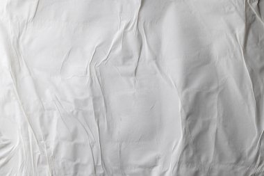 Beyaz arka planda oyulmuş beyaz kağıt parçaları. Soyut kağıt dokusu arka plan ve iletişim konsepti.