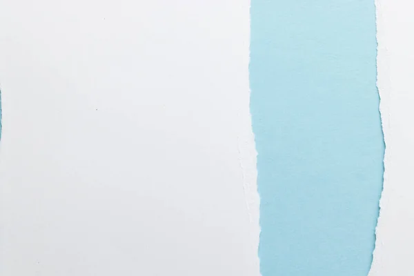 Rozerwane Kawałki Białego Papieru Miejscem Ksero Niebieskim Tle Streszczenie Tekstury — Zdjęcie stockowe