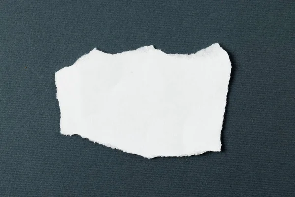 Ripped Piece White Paper Copy Space Black Background Abstract Paper — Stock Photo, Image