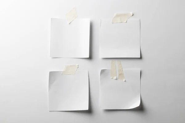 Notas Memorando Pegajosas Brancas Com Espaço Cópia Fundo Branco Textura — Fotografia de Stock