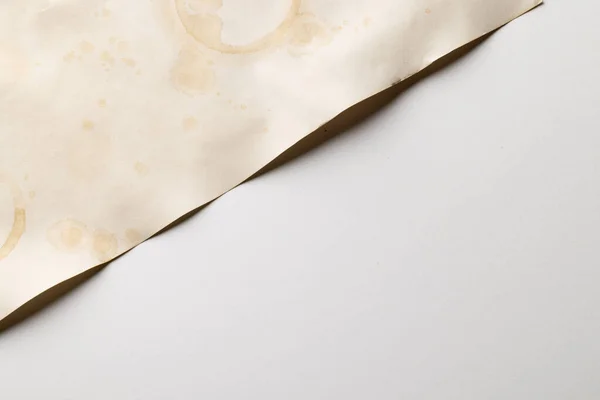 Bílý Obarvený Kus Papíru Kopírovacím Prostorem Bílém Pozadí Abstraktní Papírová — Stock fotografie