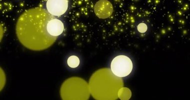 Siyah arka planda yanıp sönen sarı ışıkların animasyonu. Soyut arkaplan ve dijital arayüz kavramı dijital olarak oluşturulmuş video.