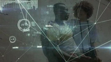 Afro-Amerikan çifti üzerinde veri işleme animasyonu. Küresel iş ve dijital arayüz kavramı dijital olarak oluşturulmuş video.