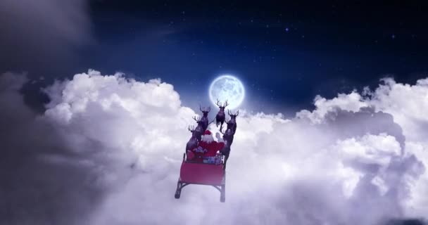 Noel Baba Nın Kızakta Bulutların Dolunayın Üzerinde Ren Geyikleriyle Canlandırılması — Stok video