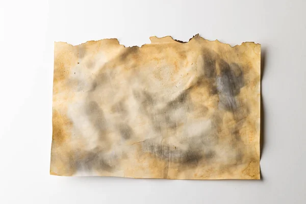 Spálený Potřísněný Kus Papíru Kopírovacím Prostorem Bílém Pozadí Abstraktní Papírová — Stock fotografie